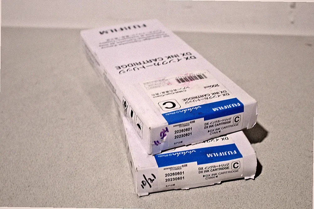 Fujifilm DX Ink - 200ml 2 units Cyan included damaged boxes 2026 exp.